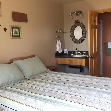 Bay Avenue Inn-2